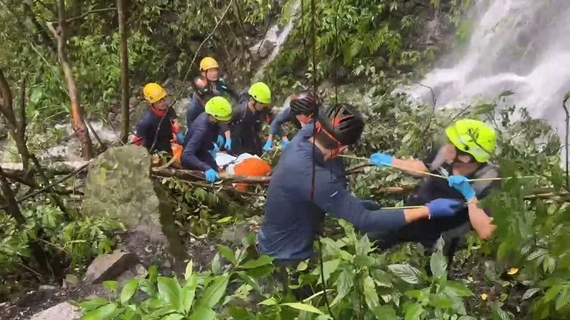 蝴蝶谷瀑布步道落石奪4命！16人登山團驚傳重大山難意外
