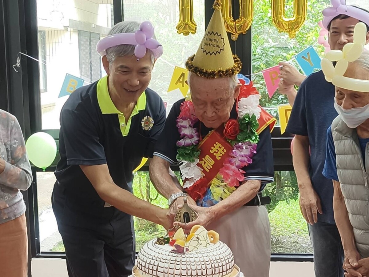 百歲不老傳奇！孟昭龍精神矍鑠、歌聲依舊嘹亮