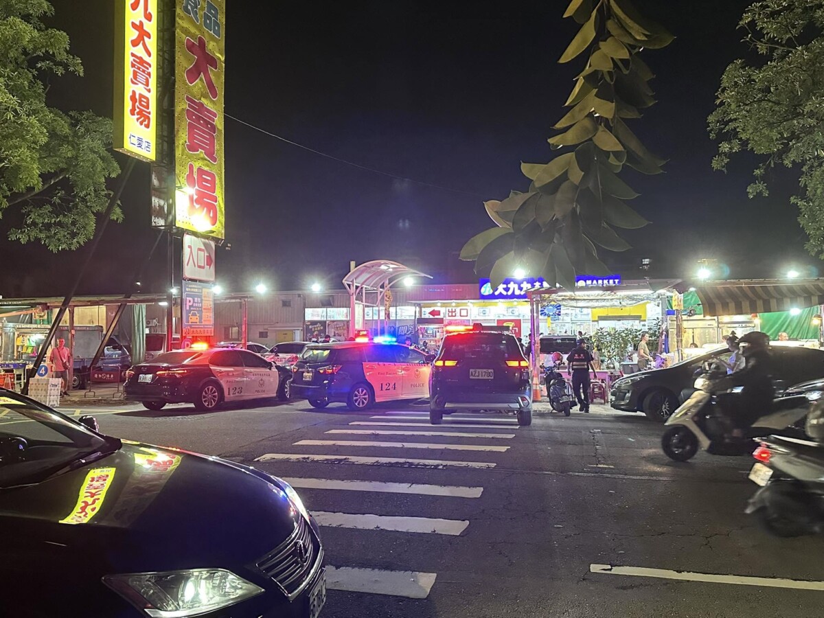 嘉義賣場旁驚見持刀男失控　熱心民眾合力壓制化解流血危機