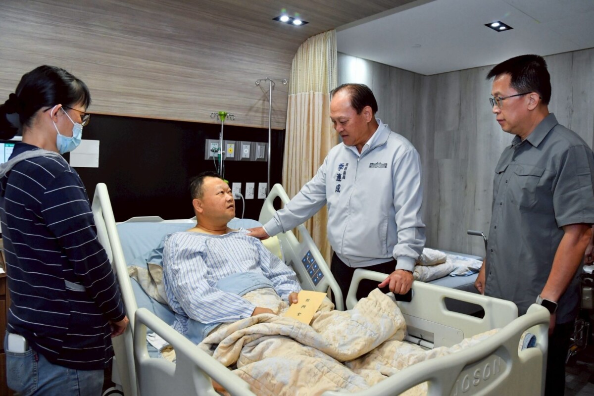 忍痛鳴槍護同仁！埔鹽所長遭毒駕輾傷　政院高層赴醫院探視