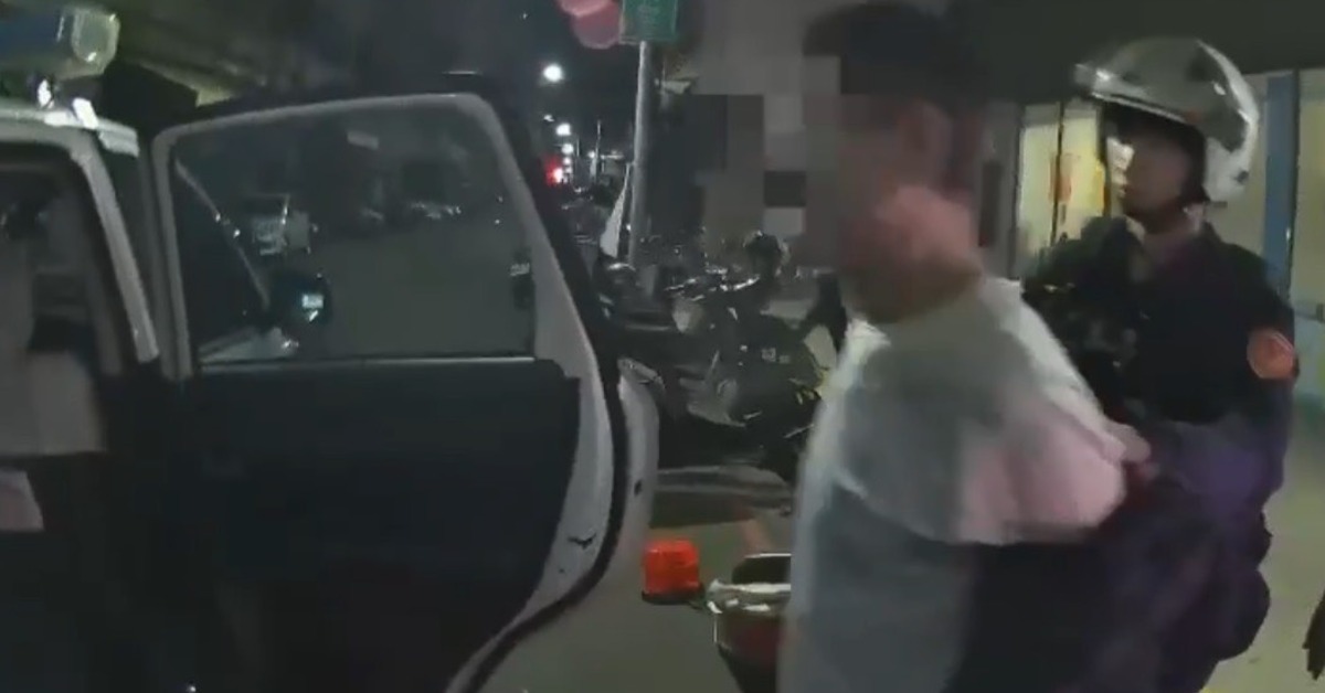 高雄警察逮捕煙毒犯,今年查獲近900件。(圖/翻攝網路)