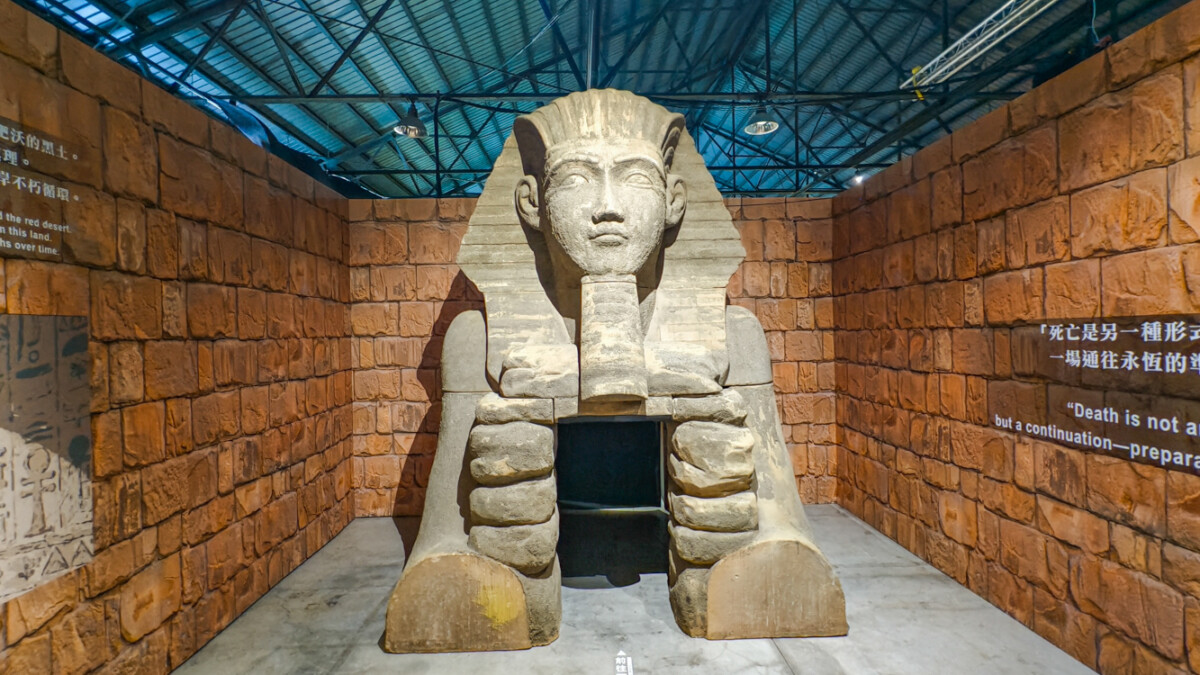 ▲《世界古文明沉浸體驗展》今天起至9月8日在高雄駁二藝術特區P3倉庫展出，邀請你來一場跨越時空的文明探索之旅。（圖/記者黃淑貞攝）