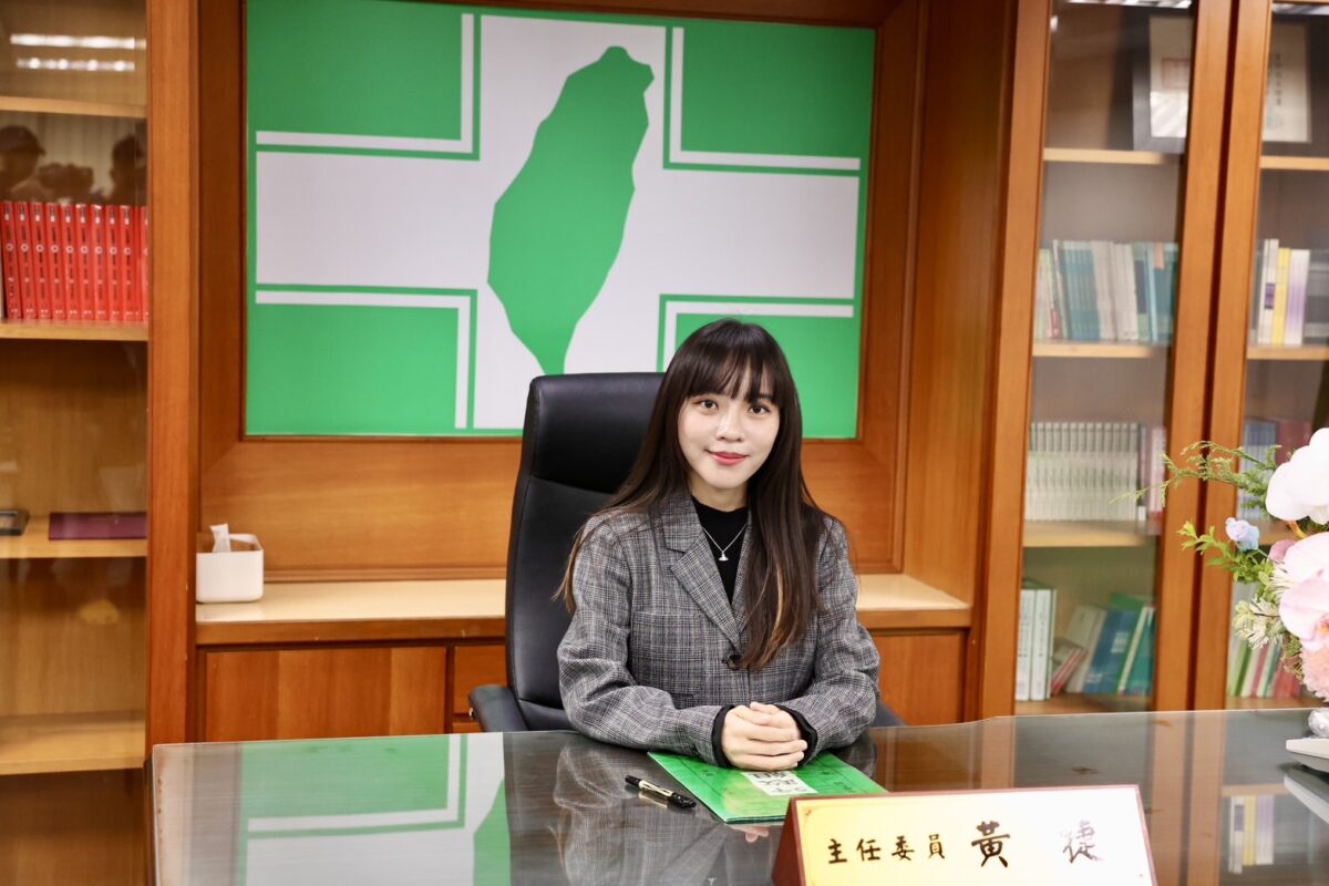 黃捷就任民進黨高雄黨部主委。(圖/民進黨高雄市黨部提供)