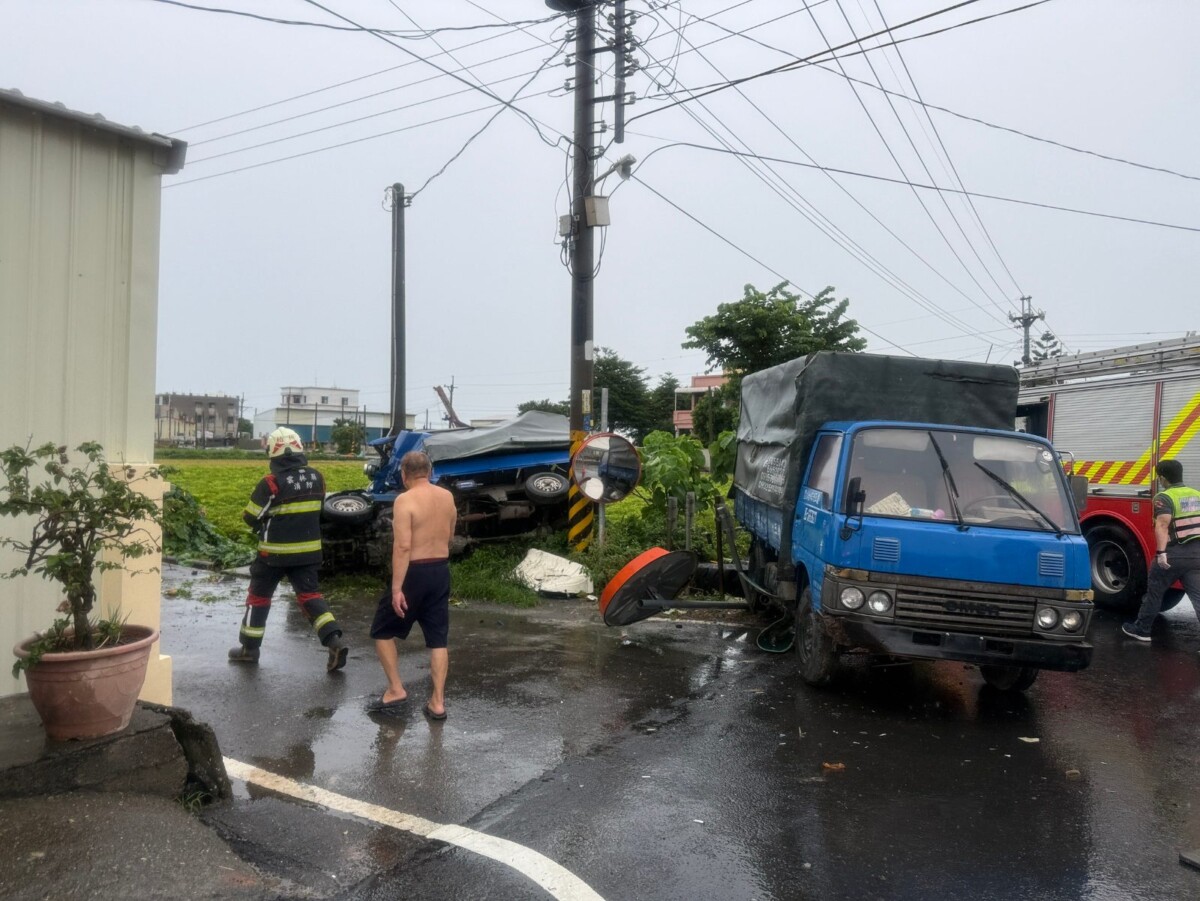 雲林土庫兩小貨車對撞事故　53歲男左臂傷 51歲駕駛OHCA送醫