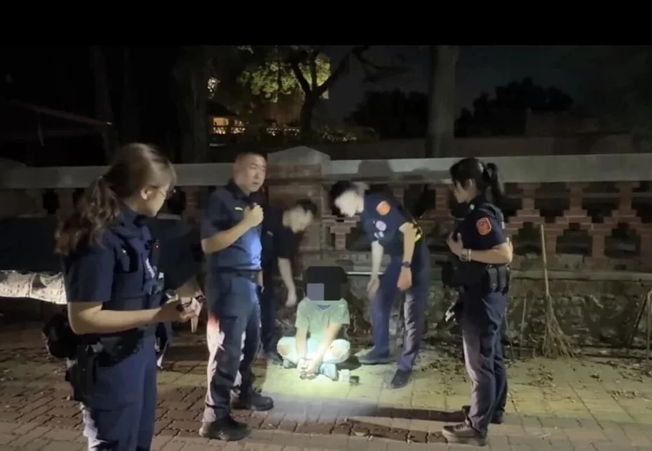 台南警攔查變追撞！通緝男逆向逃逸還撞倒員警