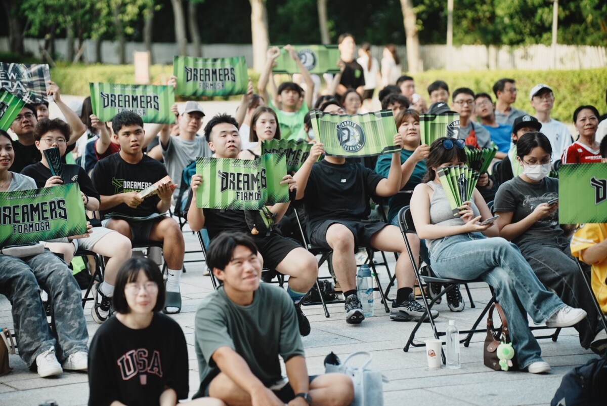 ▲不少市民朋友相約到場為夢想家應援。(圖/中市府提供)