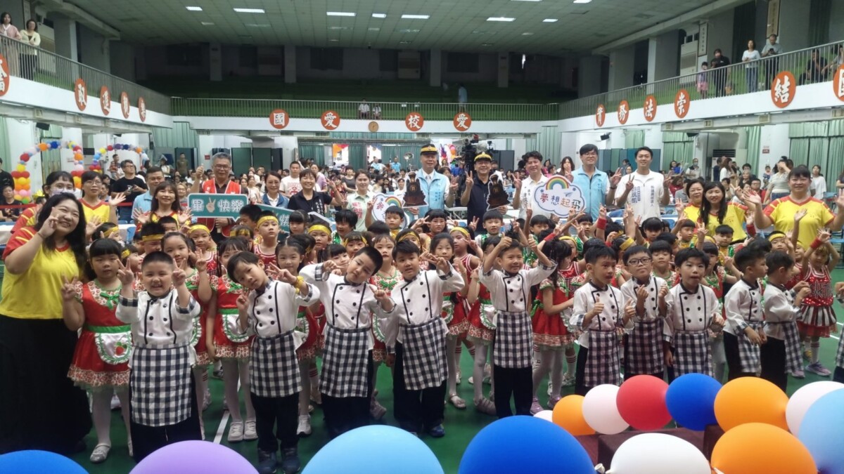 人生第一張畢業證書！員林幼兒園萌娃走圓夢隧道
