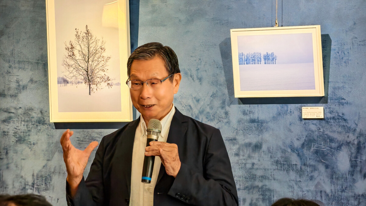 ▲長年扮演著南部藝術新秀最強大的後盾的許正吉董事長，讓新銳作品能直接走進大眾的日常生活中，讓大家享受一場視覺與味覺兼具的藝文饗宴。（圖/記者黃淑貞攝）