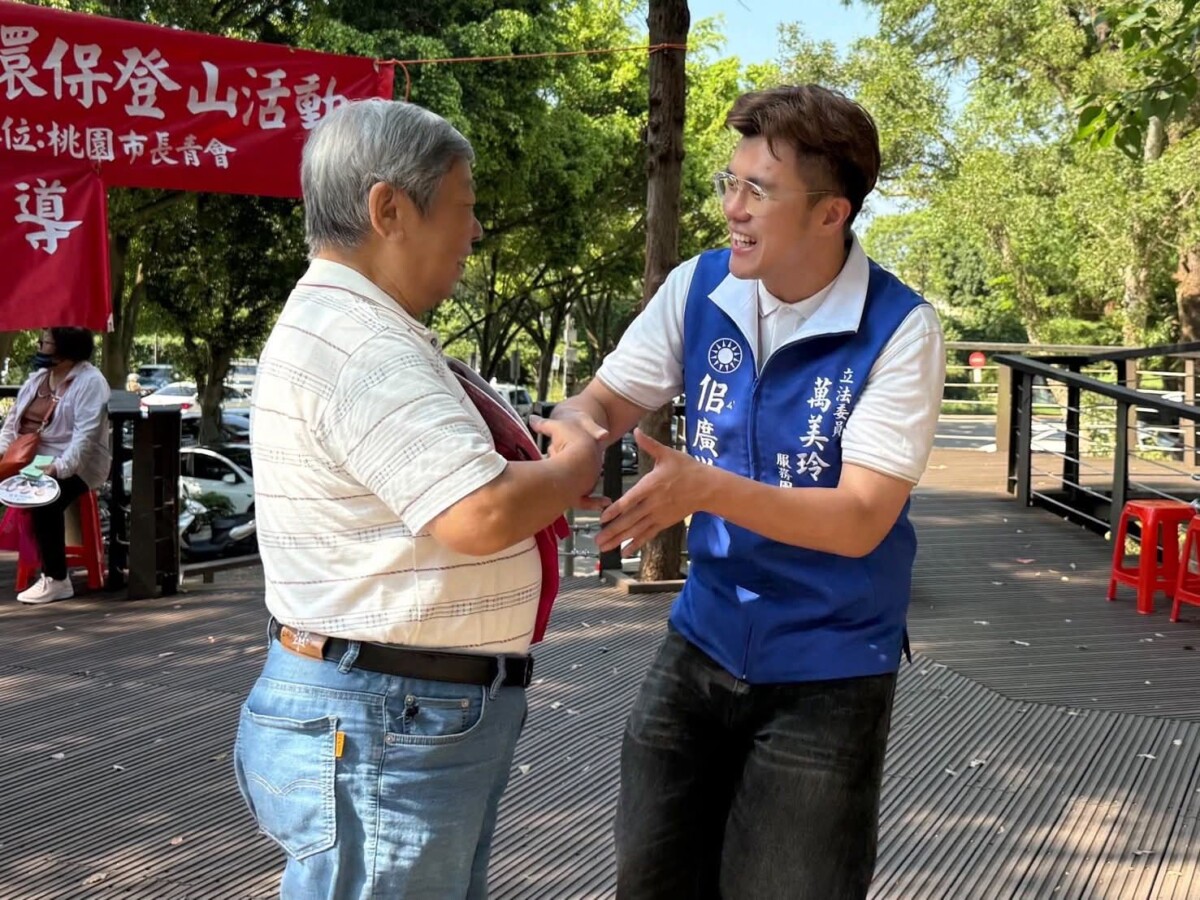 佀廣洋表面親切卻被爆料在就學期間涉嫌多起霸凌行徑,情節包括將白膠擠在同學頭上,以及口出狂言嗆聲「你知道我媽是誰嗎?」等舉止,被指恃勢凌人、態度囂張。(影像自FB社群網站)。