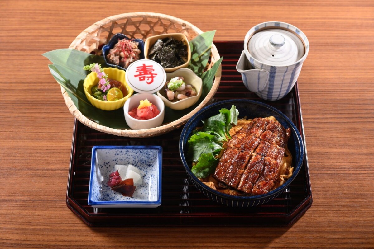 盛夏鰻魚祭強勢登場！小倉屋攜手大苑子、樂扣樂扣祭五大抗暑亮點 「鰻魚玉子茶泡膳」享89折優惠！台北晶華開搶「大稻埕煙火房」