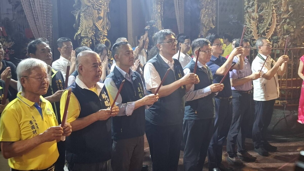 ▲台南市副市長姜淋煌帶領市府團隊一同向朱府王爺祝壽。（圖／記者陳彥霖攝2026.07.21）