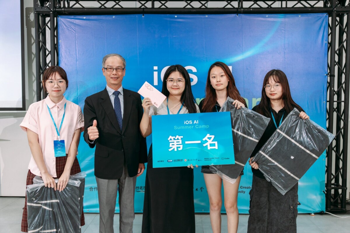 3. 主辦團隊提供：數產署林俊秀署長與第一名隊伍大合照