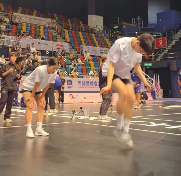 香港跳繩賽爆黑馬！女選手飆410下完勝全場 家長讚嘆：簡直是神仙打架