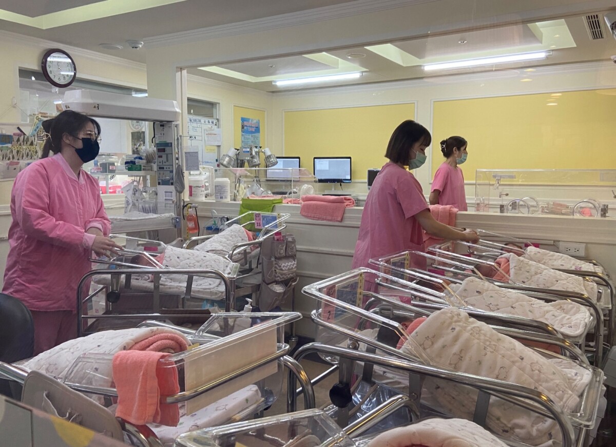 ▲18年不孕終迎龍鳳胎,借精試管助無精夫妻圓夢生子。(圖/茂盛醫院提供)