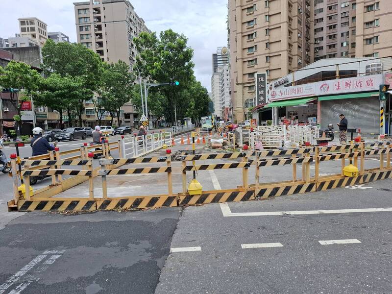 高市水利局投入4千萬元,改善左營區新莊一路排水,預計年底竣工。(圖/高雄市政府提供)