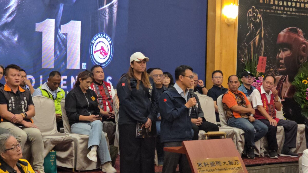 高雄市政府原住民事務委員會主任委員阿布斯以及多位貴賓為參賽選手加油打氣。(圖 / 台灣原住民拳擊協會 提供)