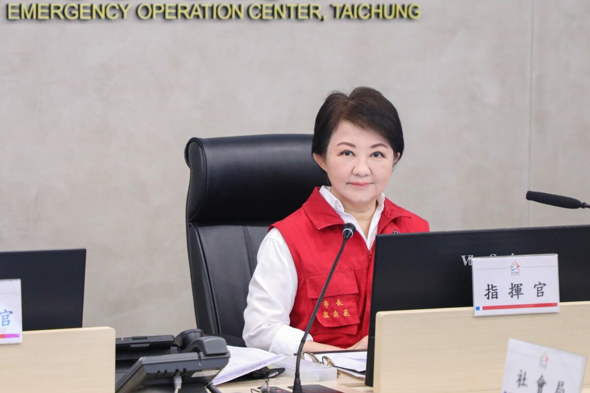 ▲防範巴威颱風，市長盧秀燕親坐鎮災害應變中心。(圖/中市府提供)