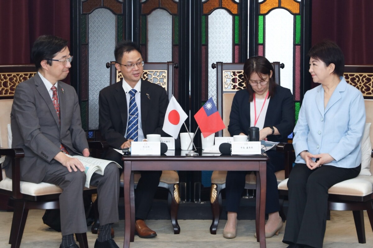 ▲日本熊本縣知事木村敬一行今(28)日拜會台中市政府，由市長盧秀燕親自接見。(圖/記者顏淑娟翻攝)