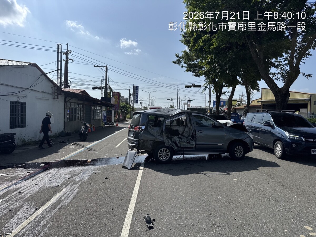 軍車金馬路驚撞！休旅車女駕駛腦震盪送醫