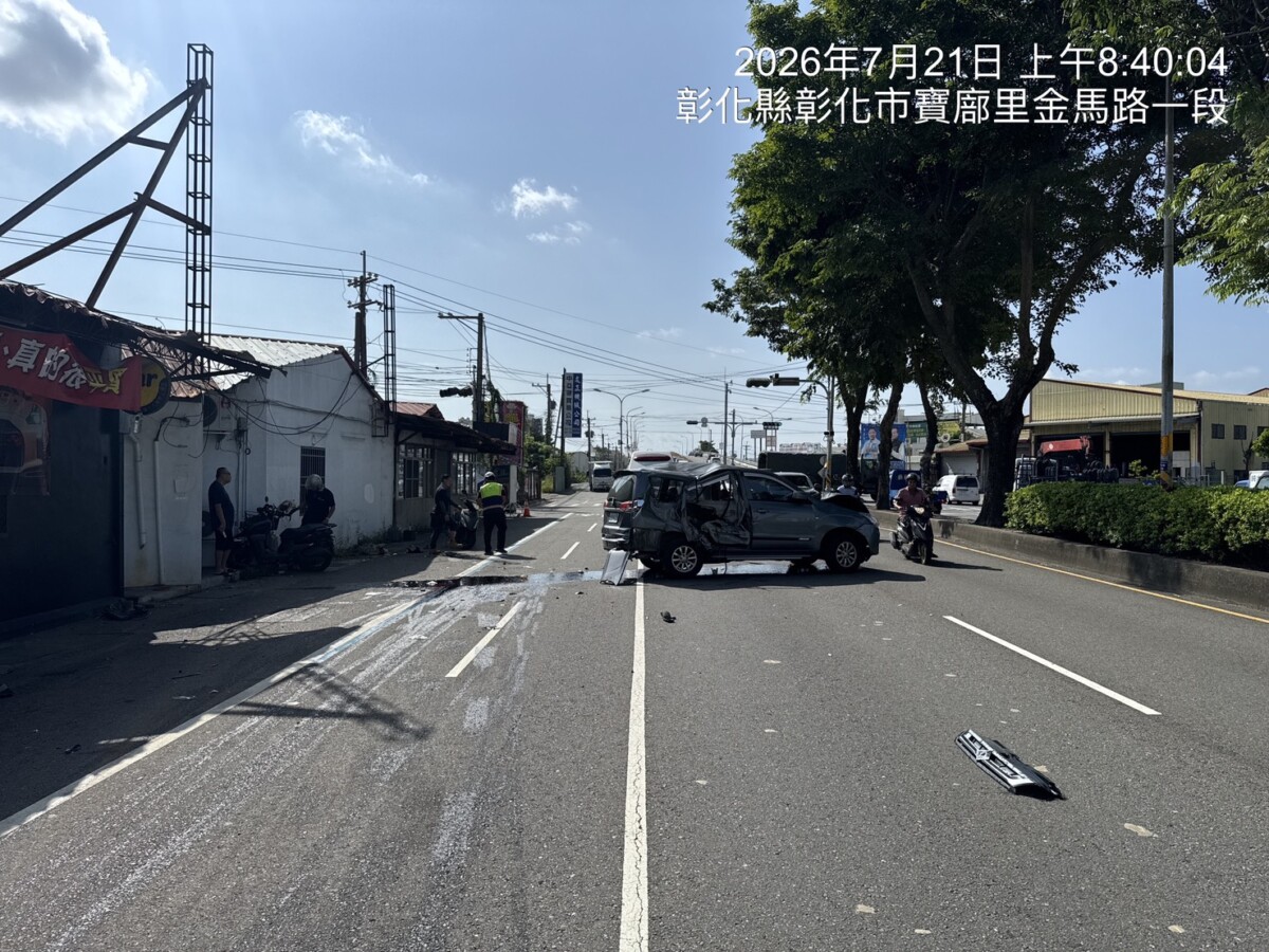 SQ07216 4軍車迴轉突撞休旅車