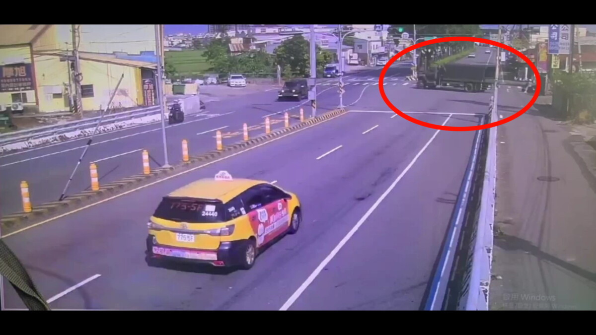 SQ07216 7軍車迴轉突撞休旅車