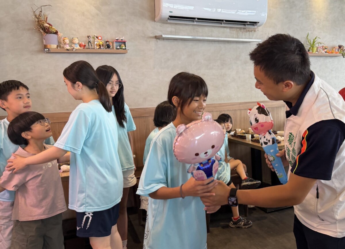 SQ07223 8筆哥連4年請家扶兒吃牛排