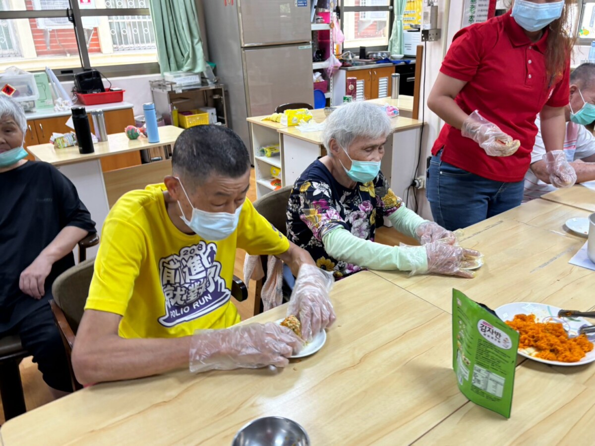 SQ07276 1彰化榮家長輩DIY三角飯糰