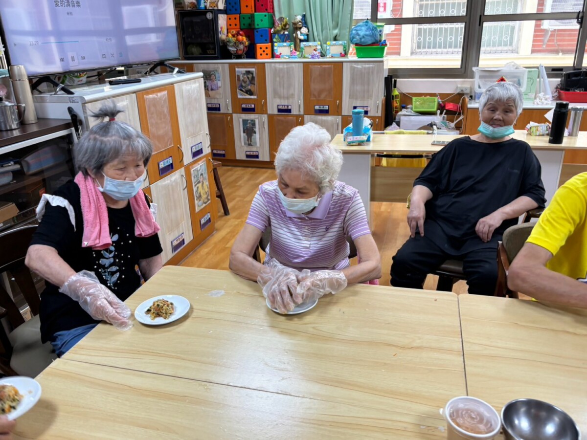 SQ07276 8彰化榮家長輩DIY三角飯糰