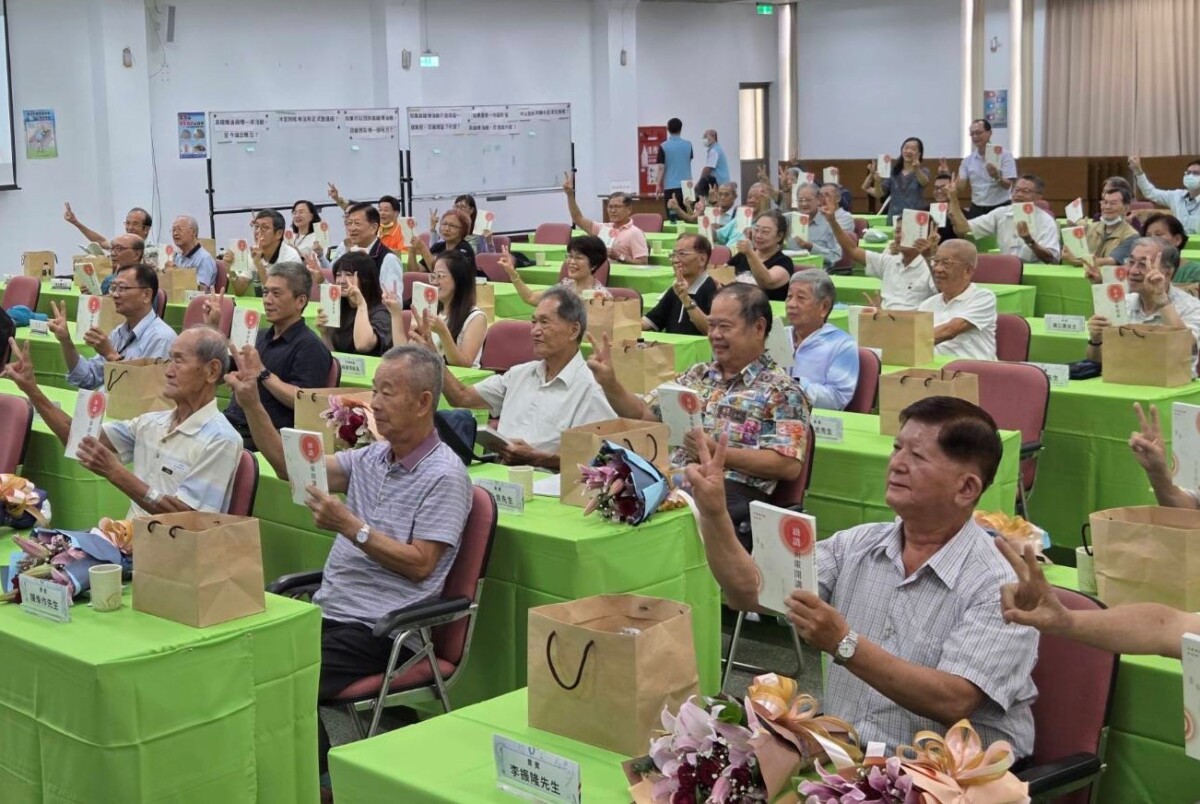 油人前輩開講高雄煉油廠七十年的故事 新書發表 油人前輩開講高雄煉油廠七十年的故事 新書發表