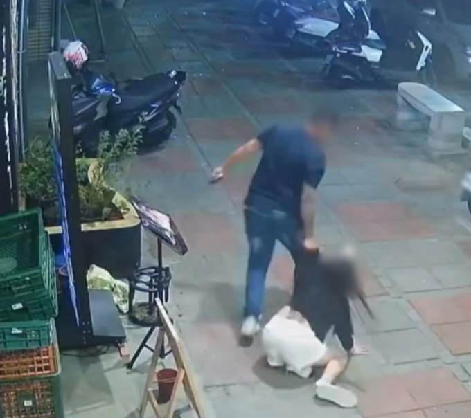 台南恐怖情人當街扯髮拖行！女子重摔濺血提告 警通報家暴