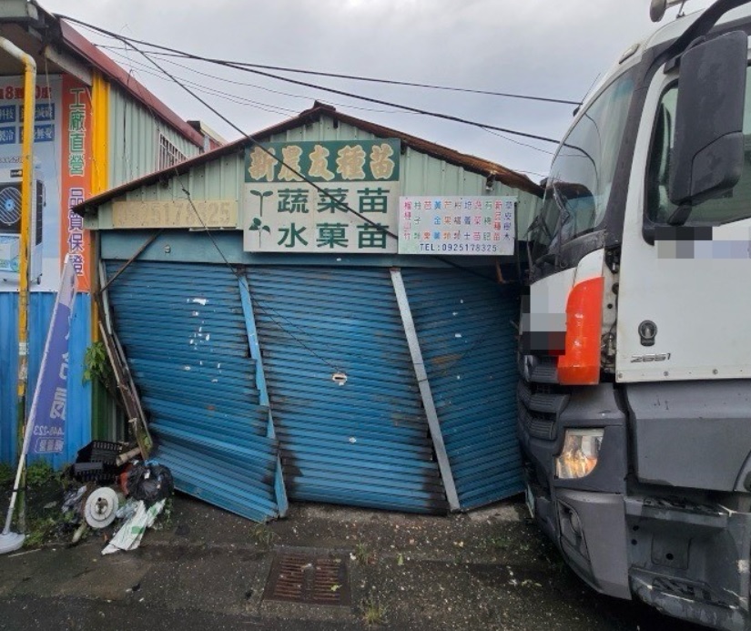 依托咪酯再釀禍！屏東九如鄉失控大貨車一路狂掃電桿鐵皮屋