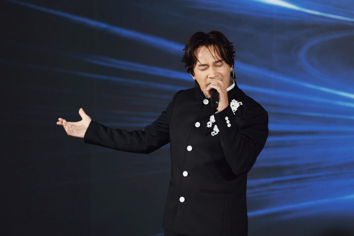 金曲歌王羅文裕在2026客家時尚獎熱情演唱
