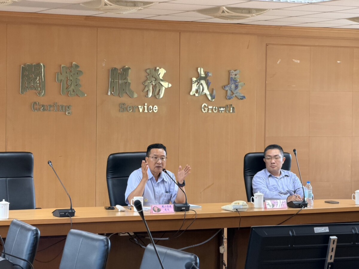 鳳山區營業處處長黃明舜於召開整備會議，守護市民用電恩安全