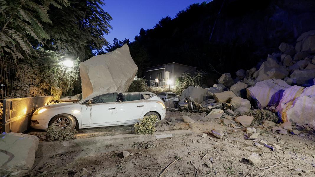 Magnitude 4.7 quake strikes near Italy's Naples, causing outages and damage