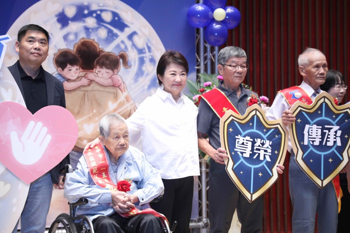 ▲中市府表揚模範父親,邀請近400位模範父親及親友約2,500人共襄盛舉。(圖/記者顏淑娟翻攝)
