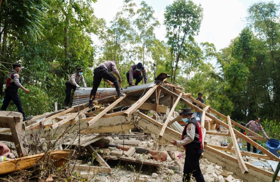 印尼7.7強震釀51死逾百傷！5000人撤離、341次餘震狂襲