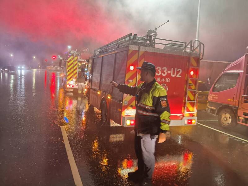高雄青年夜市凌晨突起火！學生機警報案救整排攤商獲攤主永久5折