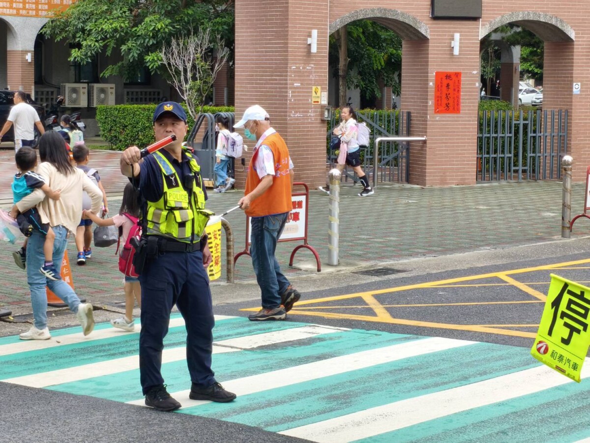 護童勤務全面啟動！虎尾警加強交安、婦幼宣導守護學童