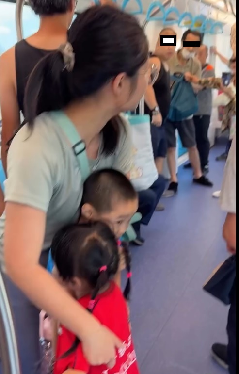 三鶯線車廂驚魂！46歲通緝男在母女旁突掏美工刀　無袖壯漢急喊「你拿刀做什麼」