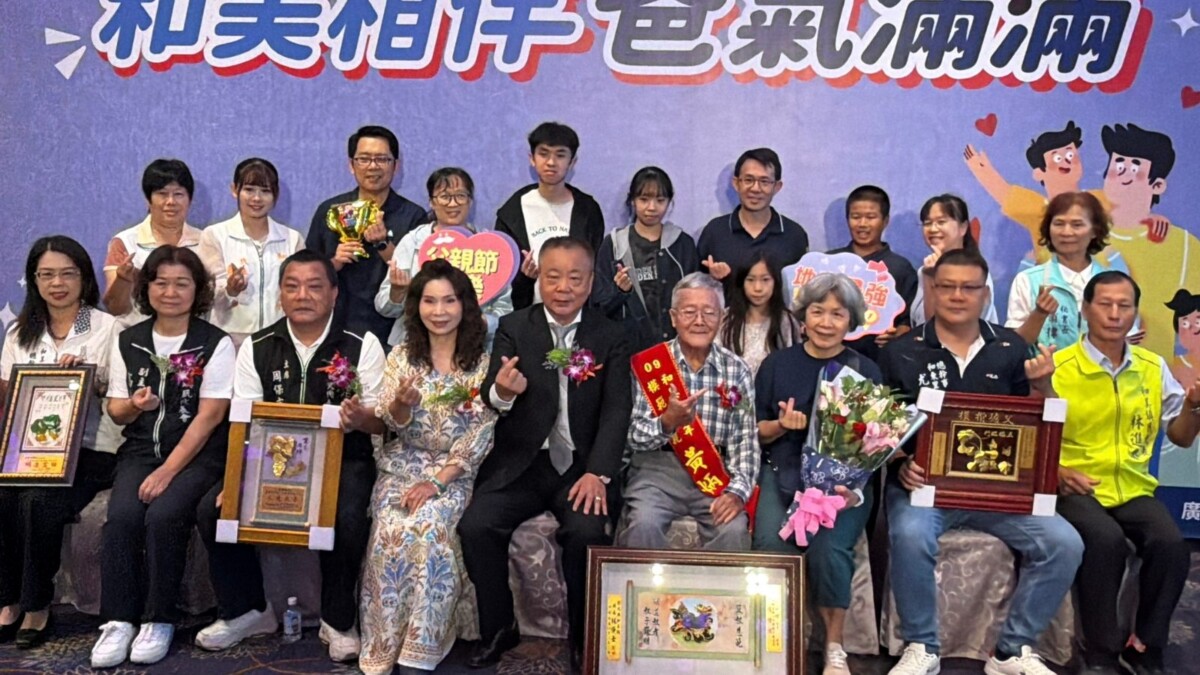 SQ08018 8和美鎮表揚32位模範父親
