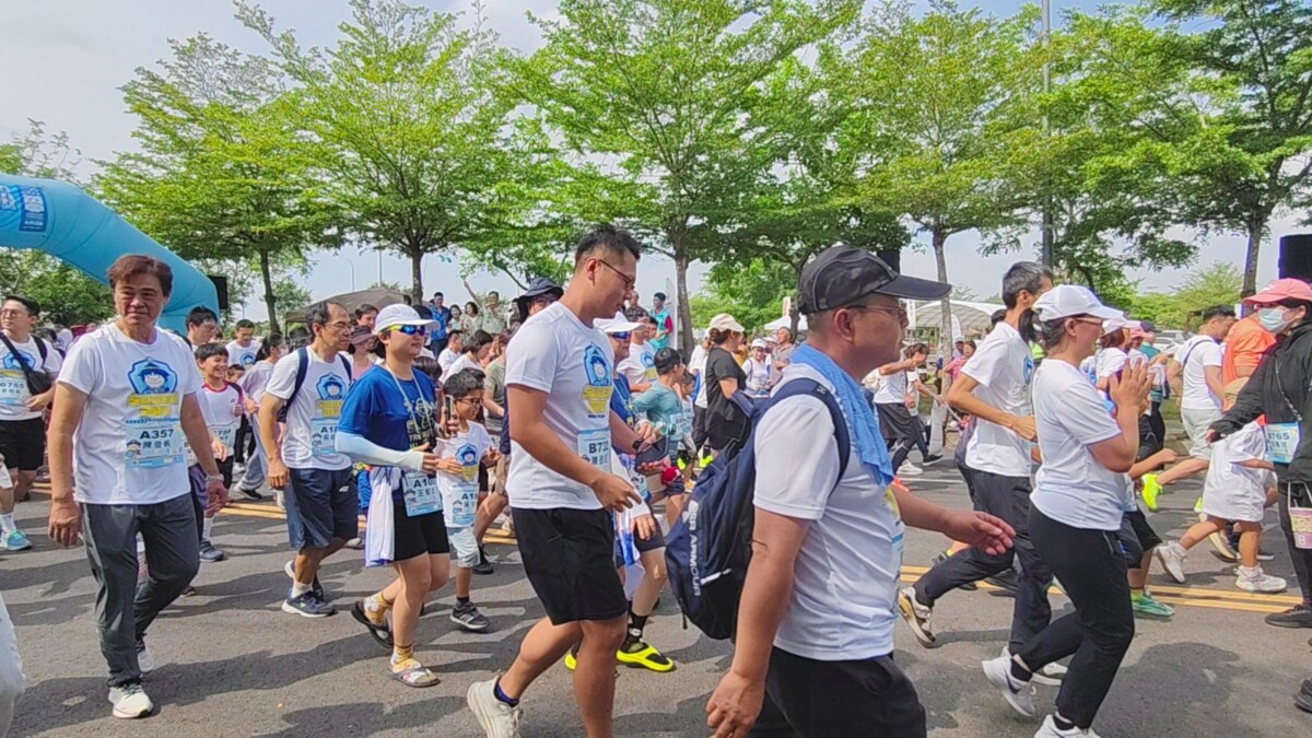 SQ08022 5爸趣迷你馬拉松開跑
