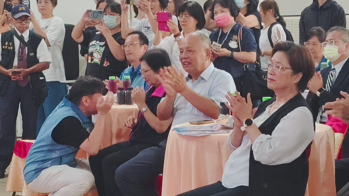 送禮也做愛心　自掏8萬元　康康霸氣挺8家身障團體