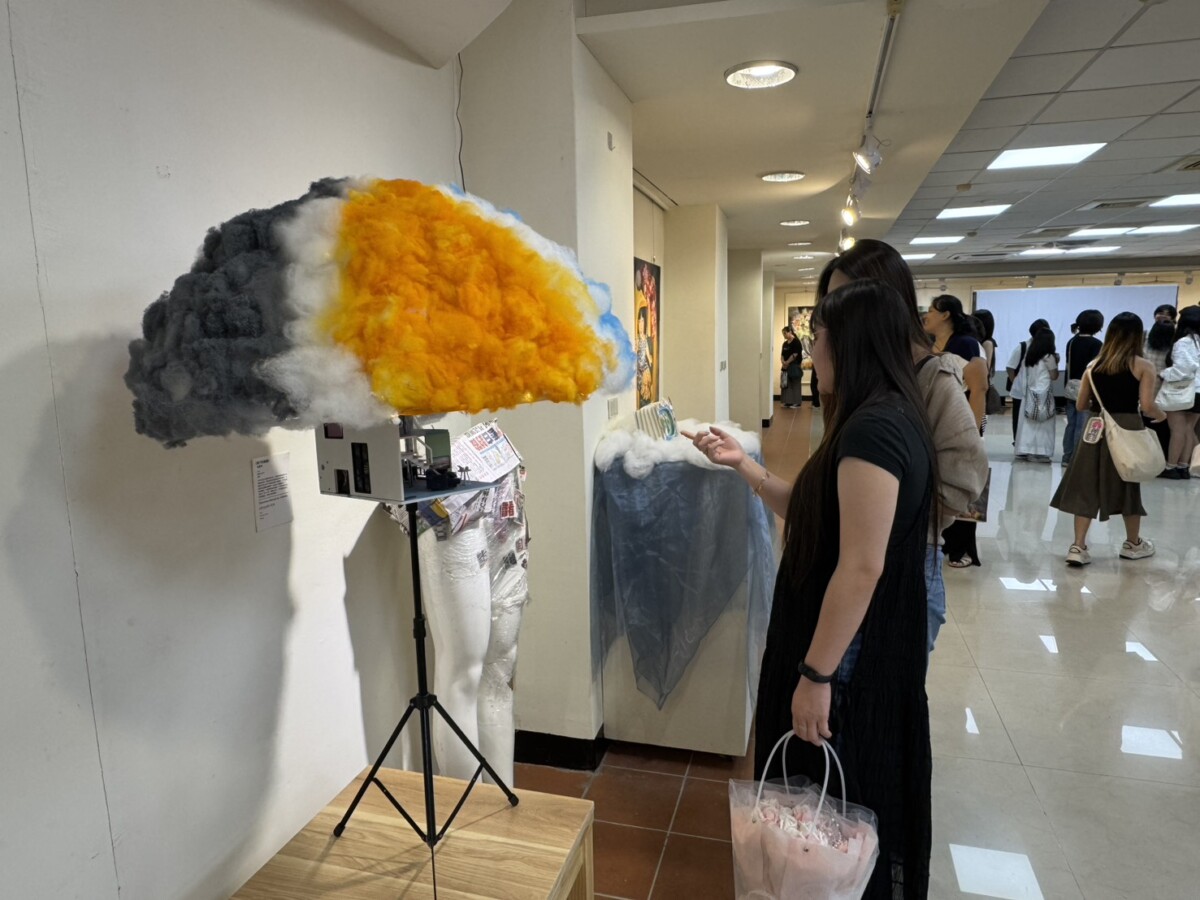 SQ08084 2員高17名美術生畢展登場