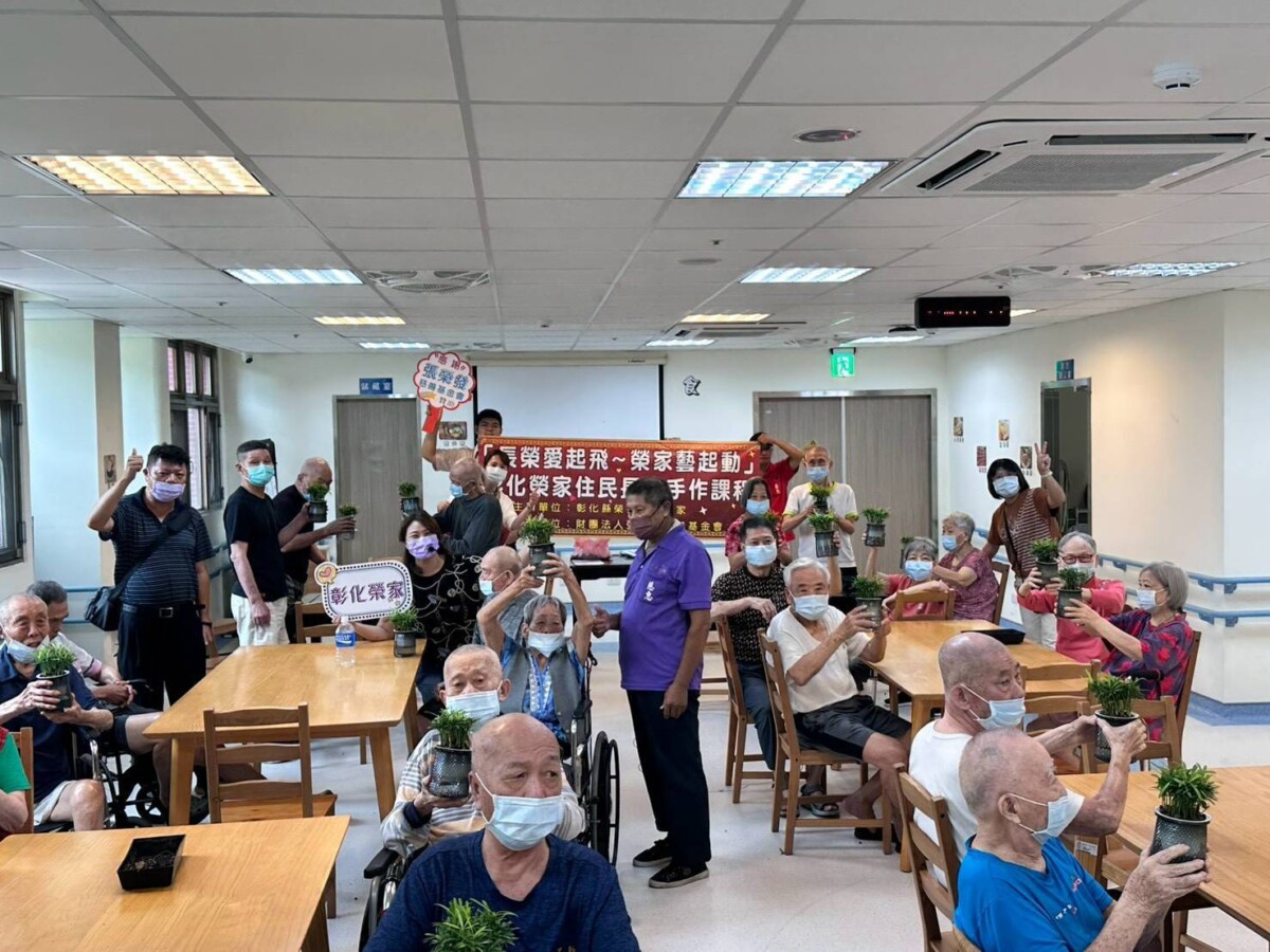 綠意療癒滿滿成就感　彰化榮家長輩動手做盆栽