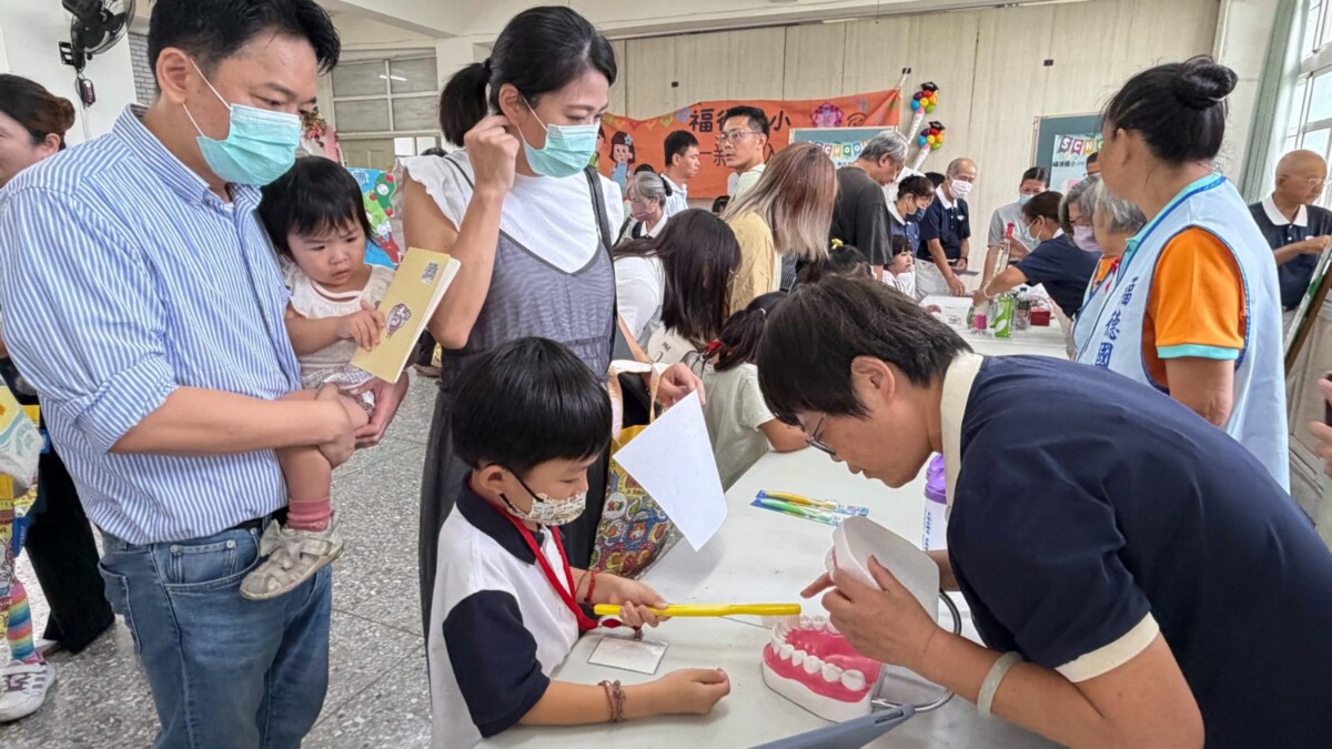 小一新生嗨翻！福德國小VR、AI迎新玩中學