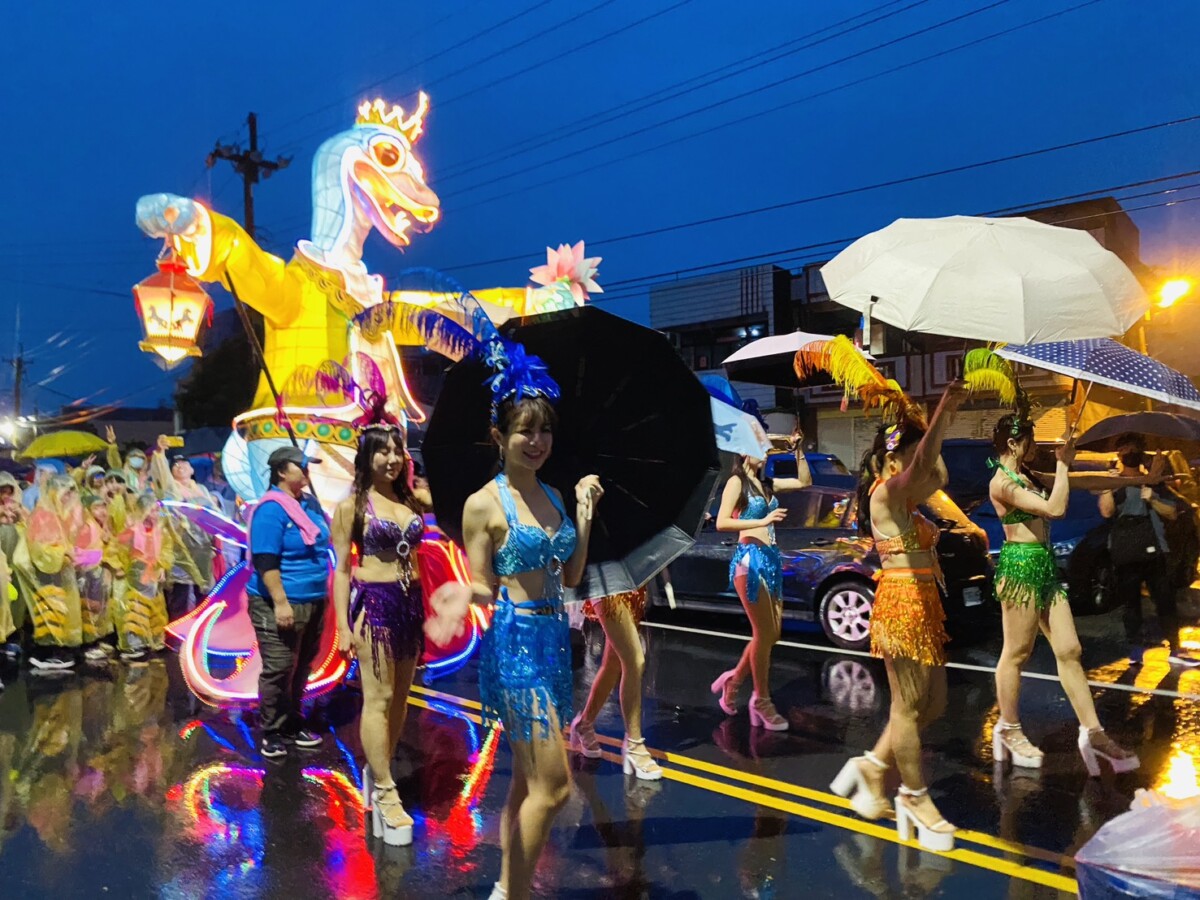 包公遇上森巴超吸睛！雲林三條崙雨中踩街熱情不減