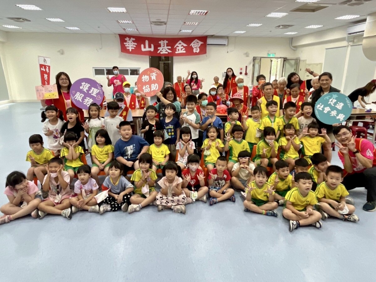 中秋前夕最暖一幕！幼兒牽長輩揉麵做月餅　500份愛心送偏鄉