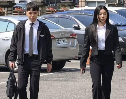 家寧無罪律師爽曬「YA」照！郭柏鴻喊：可以罵我啦！眾量級官司一審宣判　母、父、妹刑度曝光