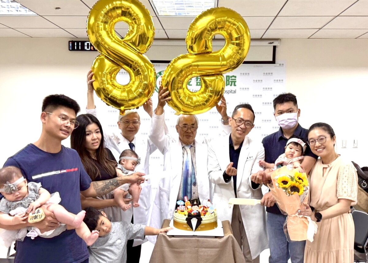 ▲試管爸歡慶父親節,茂盛醫院籲推生育社宅搶救少子化。(圖/記者顏淑娟攝)