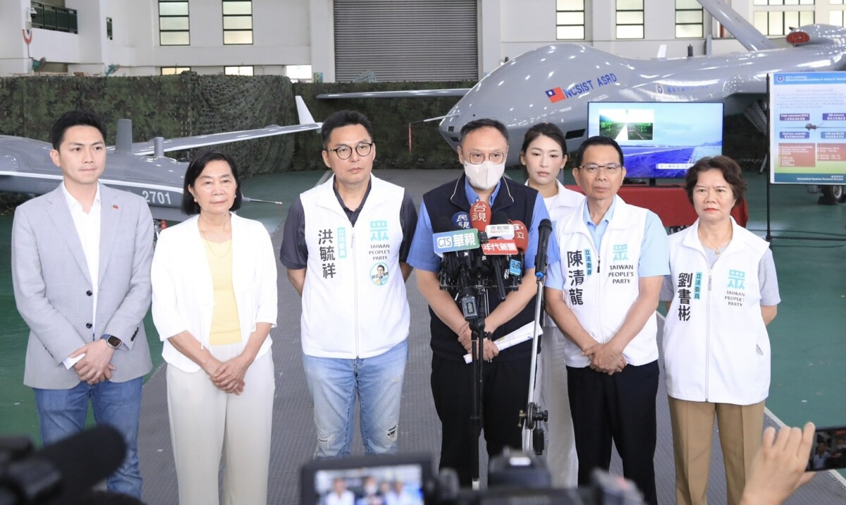▲副市長鄭照新代表市長出席立法院經濟委員會考察漢翔、中科院。(圖/中市府提供)